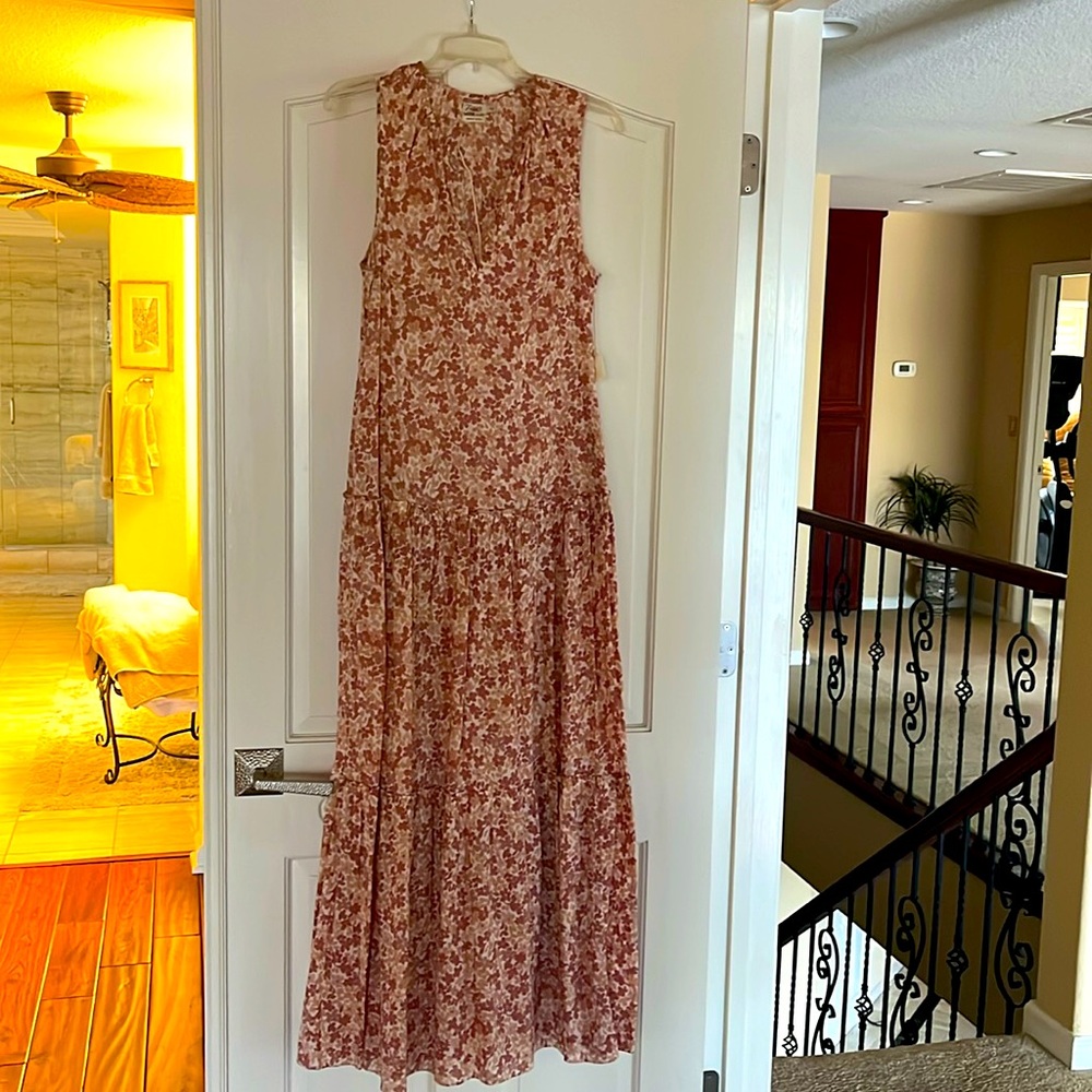 Faherty soft floral maxi dress- Size small, organic cotton 
NWOT muted tones